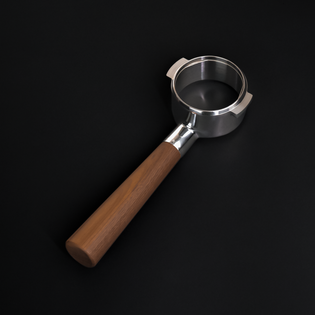 De bodemloze 58 mm portafilter van de MERAKI Gen 2 met houten greep