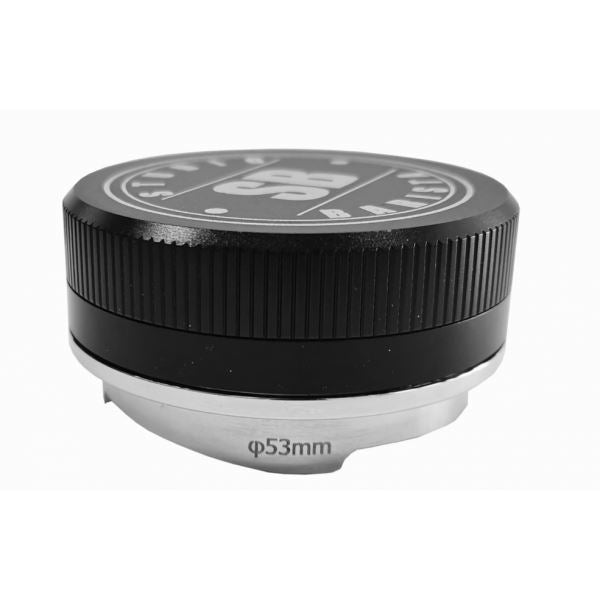 Studio Barista leveling tool 53 mm in zwart, met roestvrijstalen voet en gekartelde body om de diepte in te stellen