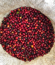 Afbeelding in Gallery-weergave laden, COLOMBIA - Filter - Mr. Lincoln - Sidra Honey -  Caramel, tropical fruit acidity, jasmin, chamomile, honey, pineapple and orange with a buttery mouthfeel